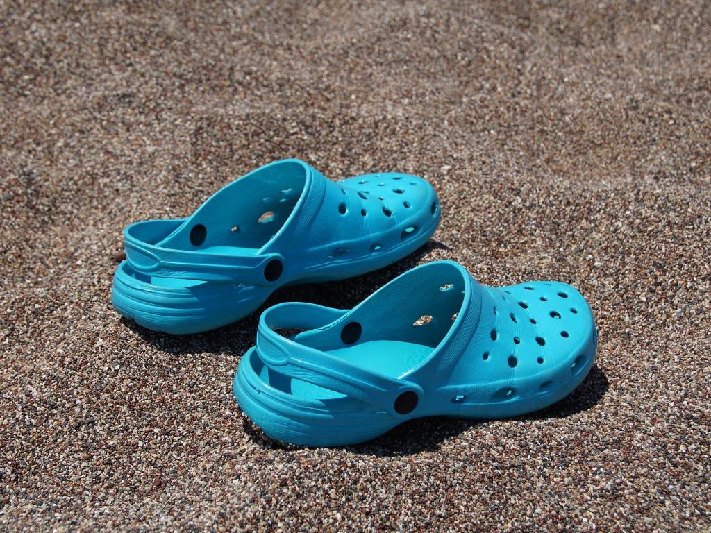 deadpool blue crocs