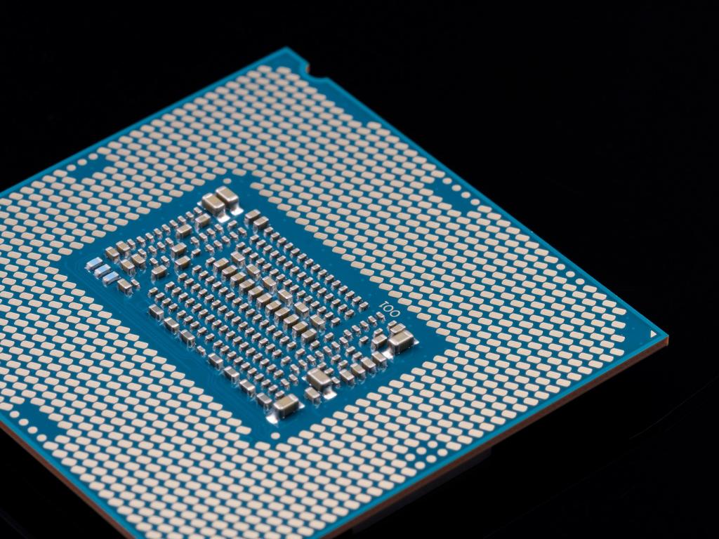 Чип интел. Сокет 1200 процессоры. Микрочипы Intel. Процессорный чип.