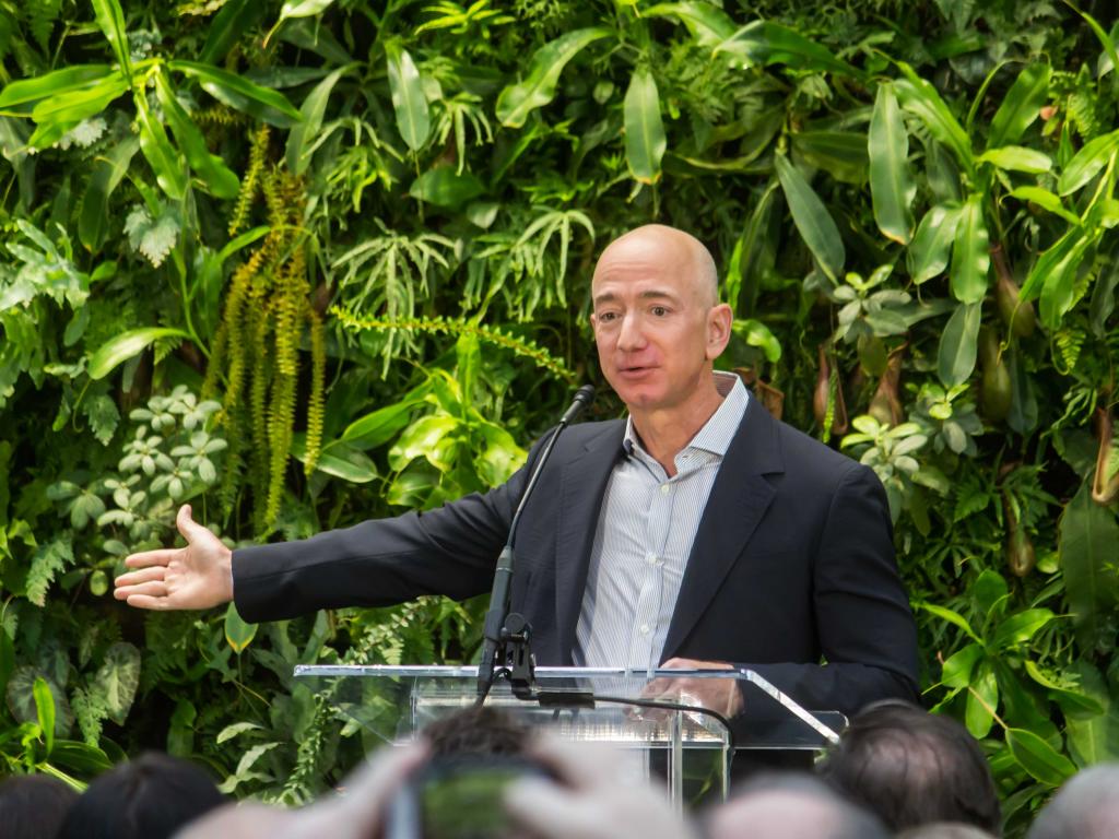 Amazons Jeff Bezos sued for defamation by his girlfriend 
