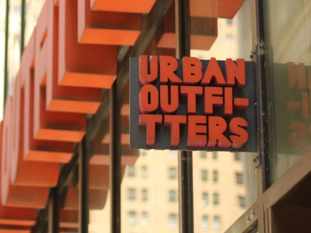 4 Urban Outfitters Analysts React To Q1 Earnings Miss, Rising Costs, Growing Inventory