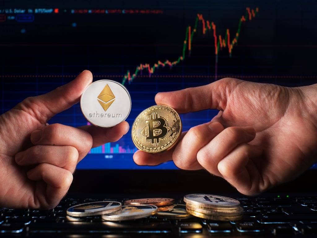 Ethereum Pips Bitcoin, Dogecoin: Analyst Says Crypto 'More Eager' To Break Upwards Amid Jackson Hole Anxiety