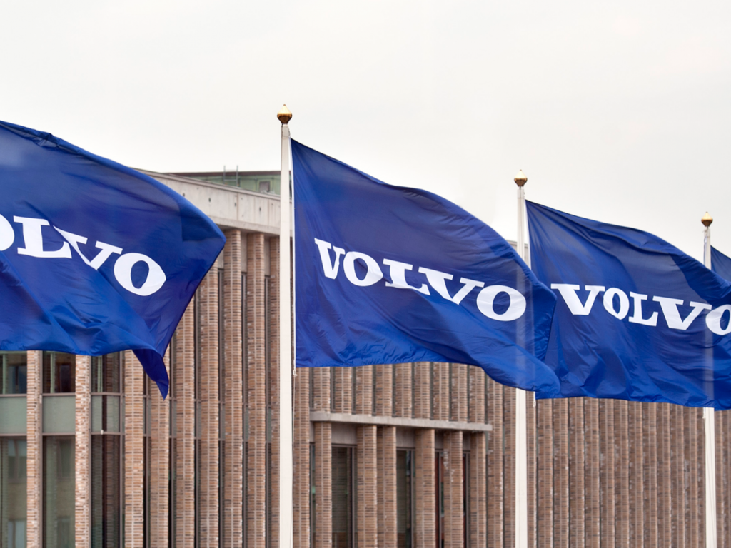  renault-volvo-and-shipping-company-cma-cgm-join-hands-for-new-line-of-electric-vans 