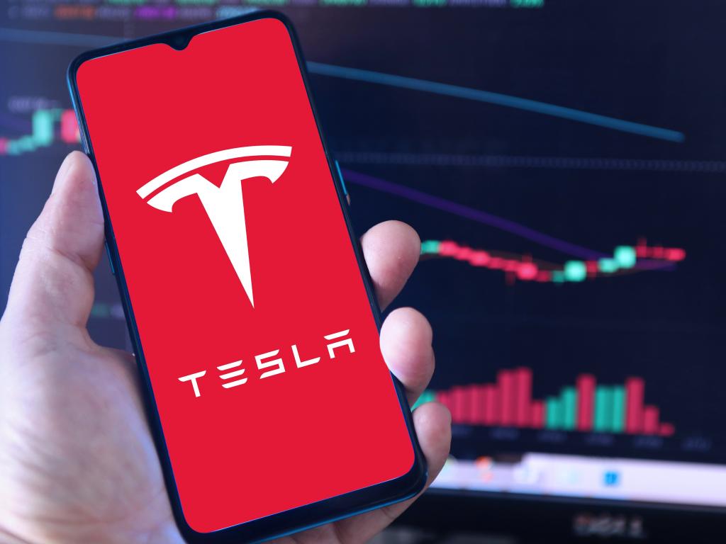  tesla-charges-higher-regains-key-indicator-as-support-this-etf-offers-150-leverage-to-play-upside-downside 