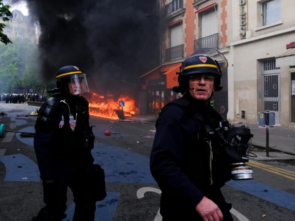  french-stock-market-defies-chaos-with-5-day-winning-streak-amid-nationwide-riots 