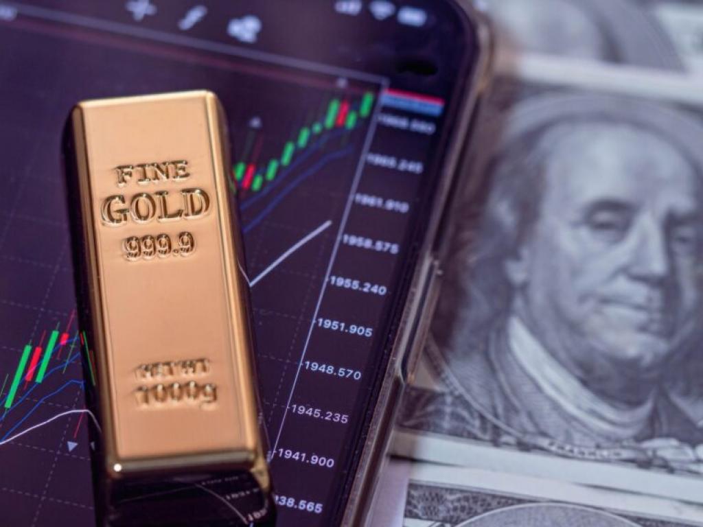  peter-schiff-says-gold-stocks-show-extreme-bearishness-despite-yellow-metals-record-run-can-these-stocks-climb-a-wall-of-worry 