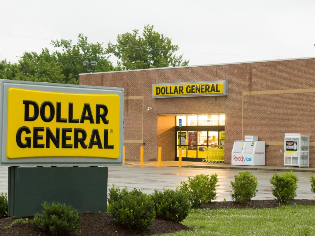  dollar-generals-turnaround-seems-underway-ceo-return-brings-stability-these-analysts-look-at-q4-results-outlook 