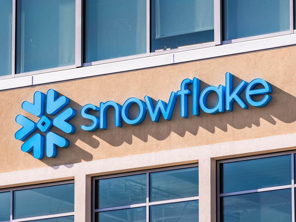  how-is-snowflake-poised-to-beat-expectations-ahead-this-bullish-analyst-answers 