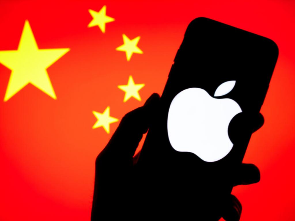  jim-cramer-weighs-in-after-iphone-sales-reportedly-plummet-19-in-china-in-q1-another-dump-on-apple-iphone-day 