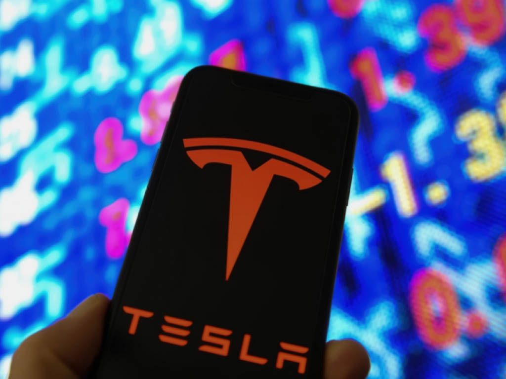  tesla-investor-touts-ev-giants-billions-mile-leap-in-gathering-self-driving-data-how-can-any-automaker-catch-up 
