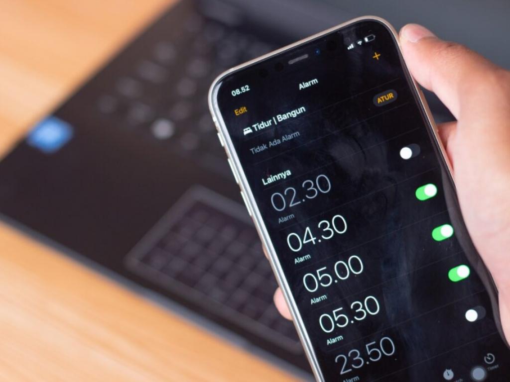  iphone-alarms-on-mute-again-apple-acknowledges-issue-but-no-fix-timeline-yet 