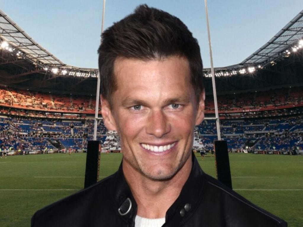  tom-brady-roasted-for-cryptocurrency-investment-in-netflix-special-tom-how-did-you-fall-for-that-even-gronk-was-likeme-know-thats-not-real-money 