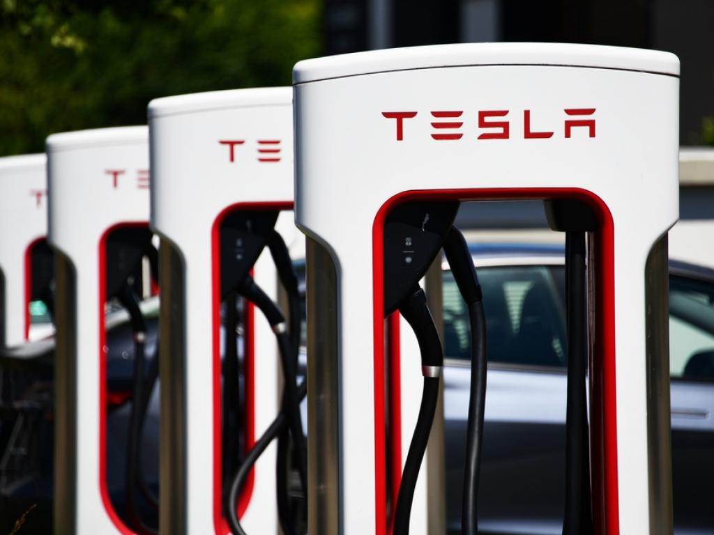  thieves-are-stealing-copper-cables-from-tesla-charging-stations-amid-sky-high-prices-for-vital-metal 