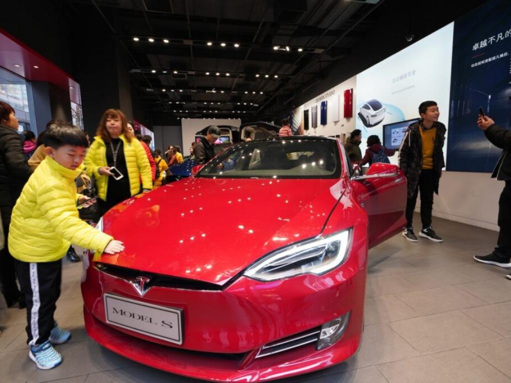  tesla-dangles-free-fremont-factory-tour-for-chinese-customers-amid-simmering-sino-us-ev-trade-tensions 