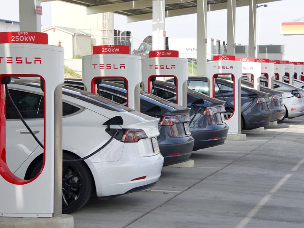  tesla-owners-could-soon-play-video-games-at-supercharger-stations 