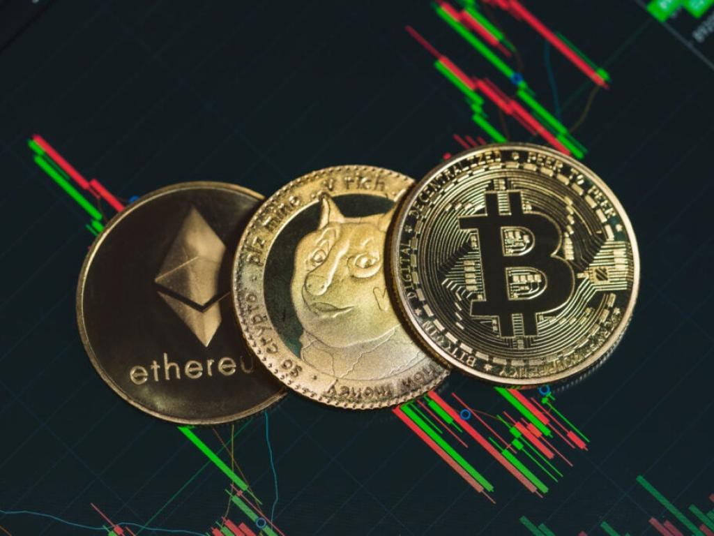  bitcoin-gains-ethereum-and-dogecoin-trade-lower-as-market-undergoes-consolidation-king-crypto-breakout-this-early-not-favored-by-history-says-analyst 