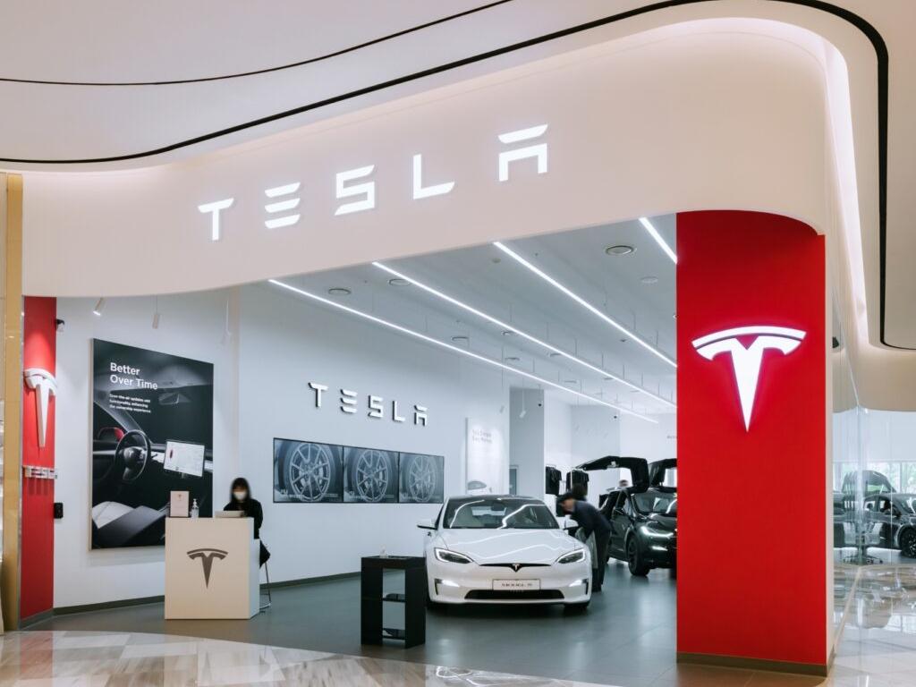  tesla-to-face-lawsuit-for-alleged-monopoly-on-vehicle-repairs-and-parts 