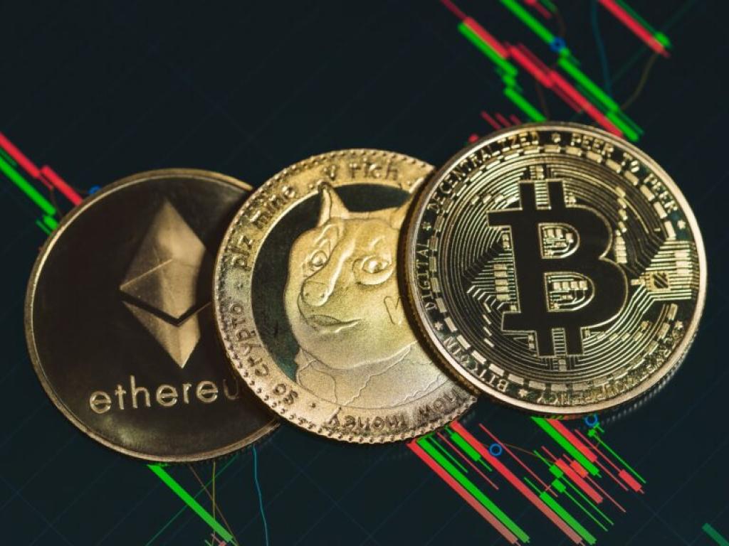  bitcoin-ethereum-dogecoin-fall-on-investor-worries-analyst-warns-of-king-cryptos-dip-below-60k 