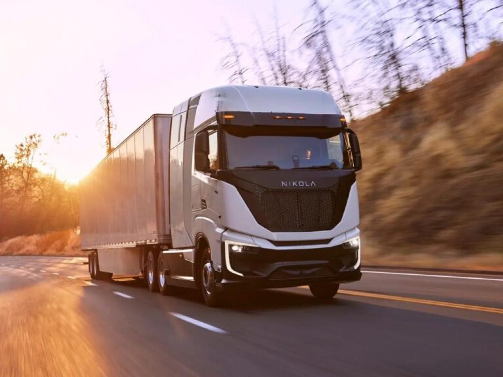  nikola-delivers-hydrogen-fuel-cell-electric-semi-truck-to-walmart-canada 