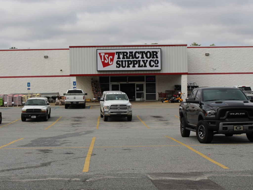  tractor-supply-company-shifts-focus-retires-dei-goals-amid-backlash-emphasizes-rural-america-priorities 