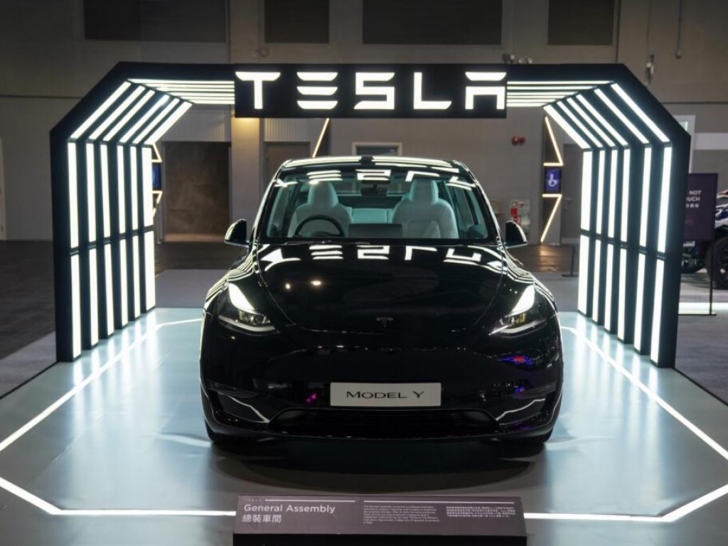  tesla-rings-fourth-of-july-with-1000-discount-for-military-personnel-on-new-ev-purchases 