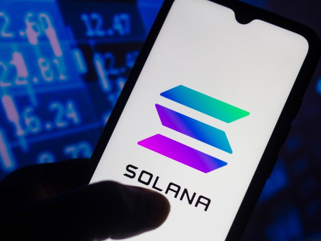 trader-calls-solana-most-liquid-strongest-runners-analyst-predicts-march-2025-final-deadline-for-sol-etfs 