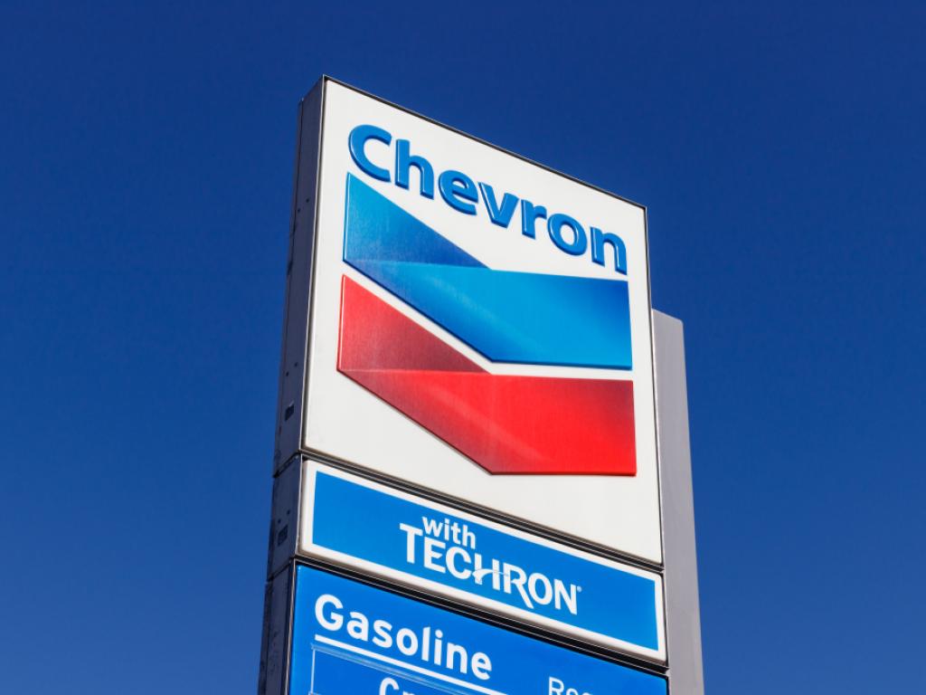  chevron-gears-up-for-q2-print-these-most-accurate-analysts-revise-forecasts-ahead-of-earnings-call 