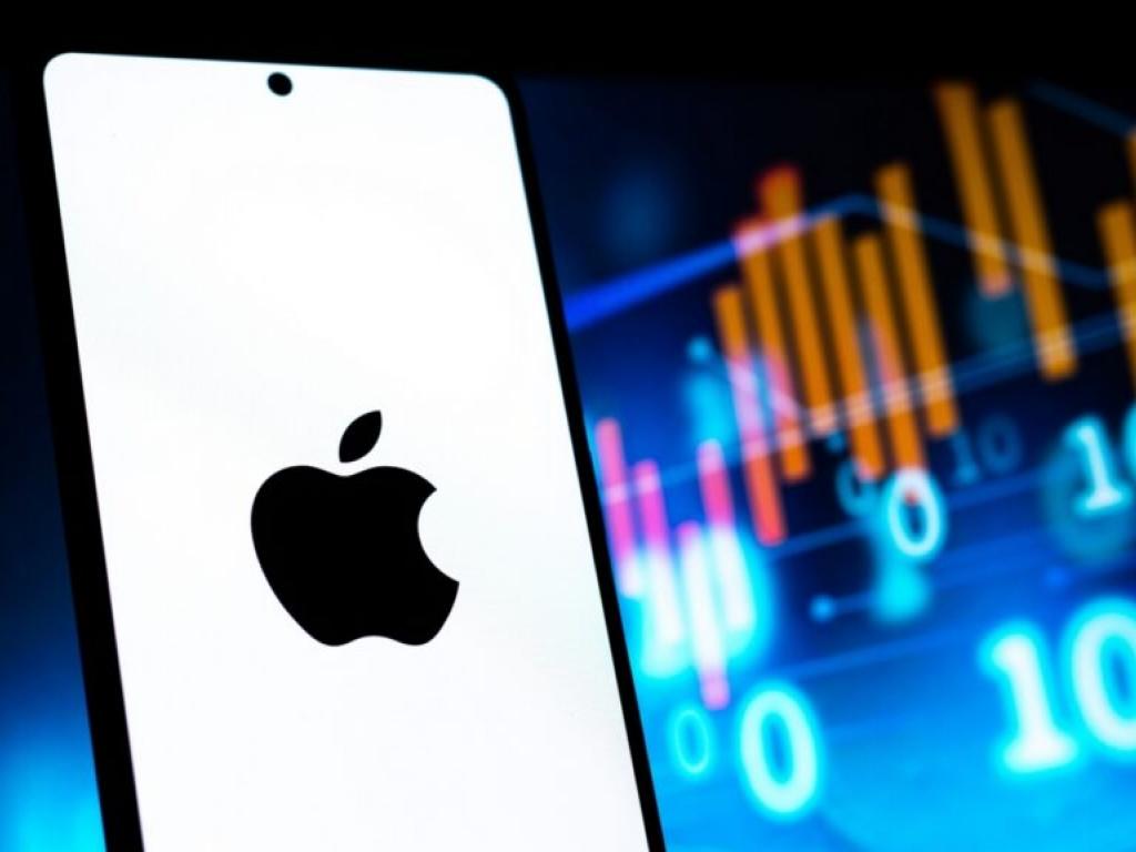  will-investors-follow-warren-buffetts-lead-and-dump-apple-stock-heres-what-other-hedge-funds-are-doing-with-their-apple-shares 