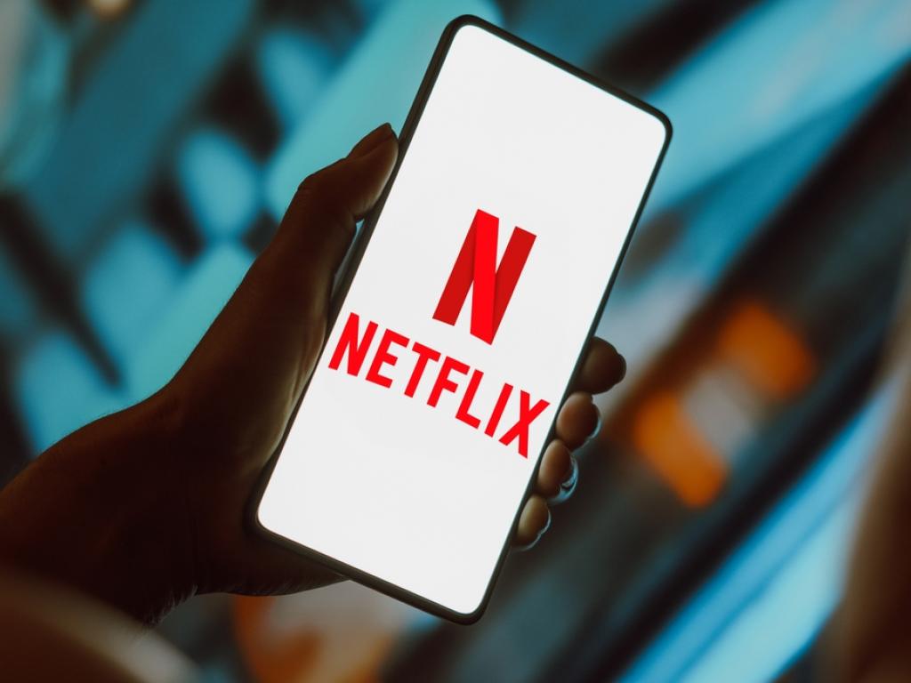  netflix-crocs-and-2-other-stocks-insiders-are-selling 