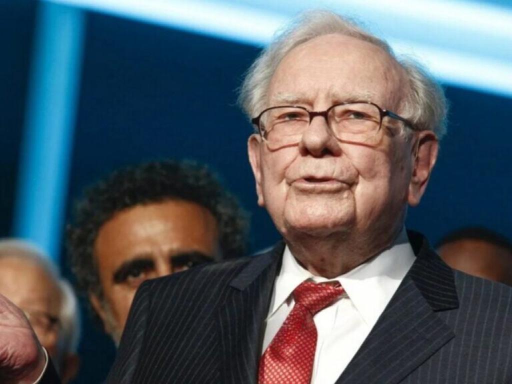  warren-buffett-still-holds-400m-apple-shares-reveals-new-investments-in-ulta-beauty-and-heico--elon-musk-calls-berkshire-hathaways-277b-cash-reserves-wild 