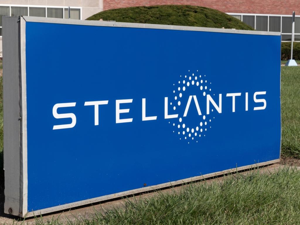  stellantis-under-fire-shareholders-reportedly-sue-company-for-inflated-stock-price-claims 