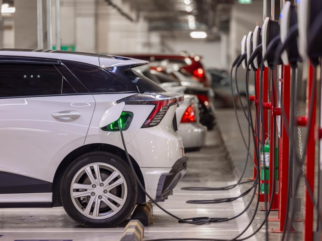  us-ev-sales-in-2024-to-reach-only-9-amid-slower-growth-marking-a-significant-drop-from-12-estimate-report 