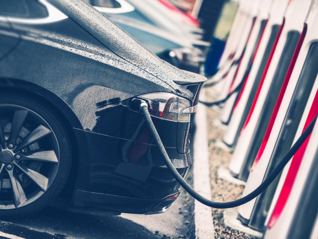  electric-vehicle-interest-hits-record-in-new-us-study-thanks-to-discounts-28-say-next-car-will-be-ev 