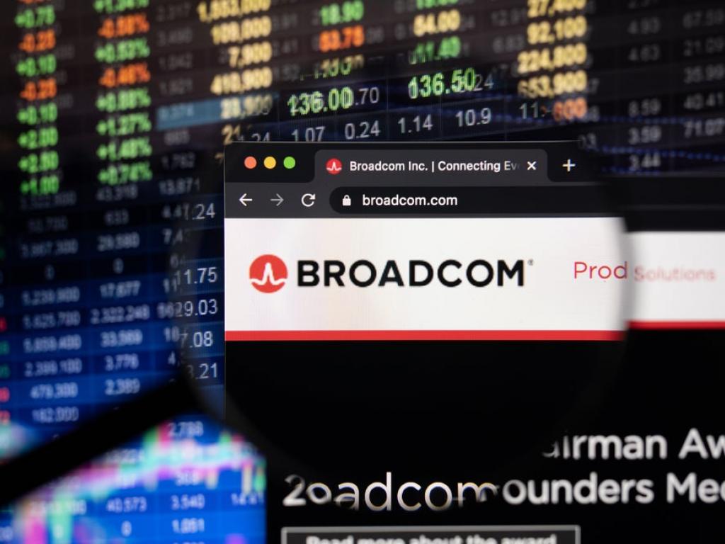  broadcom-analyst-lifts-ai-revenue-forecast-to-12b-on-potential-strong-demand-from-google-meta 