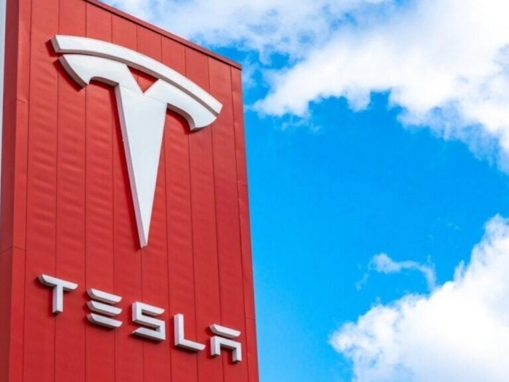  tesla-a-o-smith-and-other-big-stocks-moving-lower-in-fridays-pre-market-session 