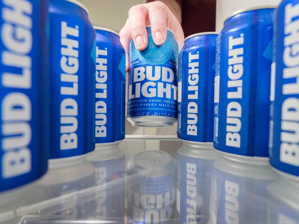  bud-light-to-make-a-comeback-at-super-bowl-2024-with-humorous-ad 