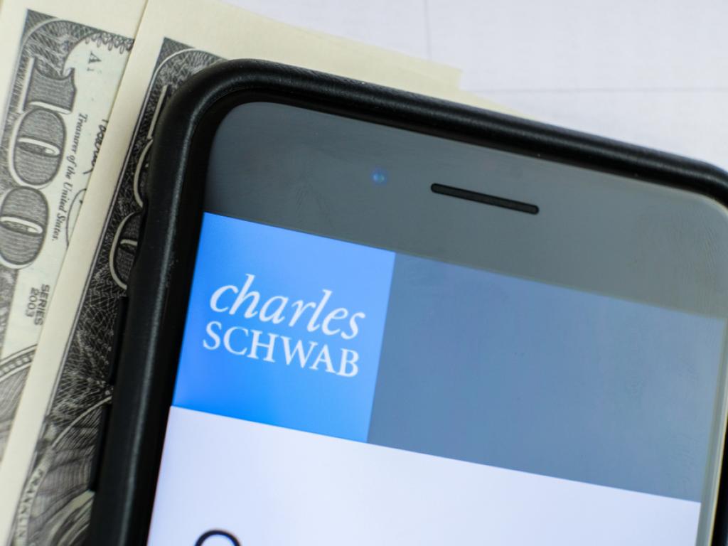 Charles Schwab's 'Transition Year' Analysts Break Down Q4 Earnings