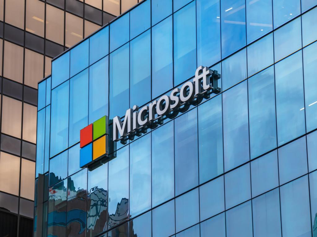  microsofts-move-in-telecom---5g-partnership-with-etisalat-and-ai-innovations-reshape-industry 
