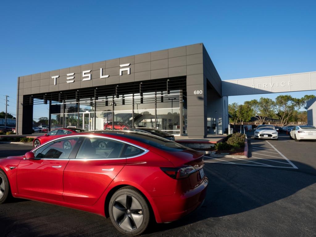  lets-get-real-tesla-analyst-shrugs-off-4-stock-drop-but-hints-at-slowest-delivery-growth-in-a-decade 