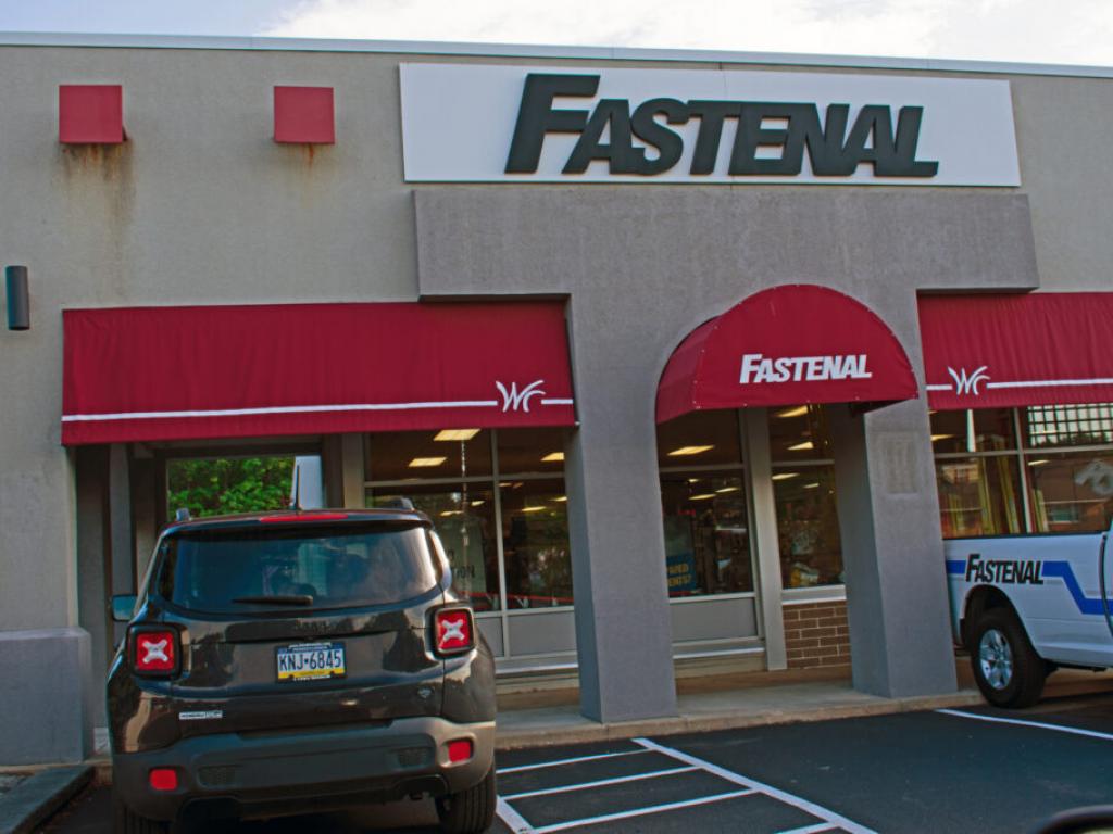  sp-500-gains-1-fastenal-posts-downbeat-earnings 