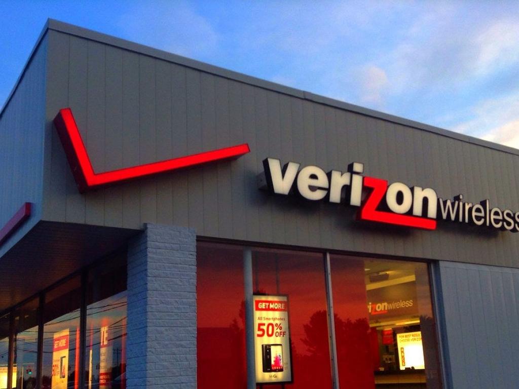  us-stocks-mixed-verizon-posts-upbeat-sales 