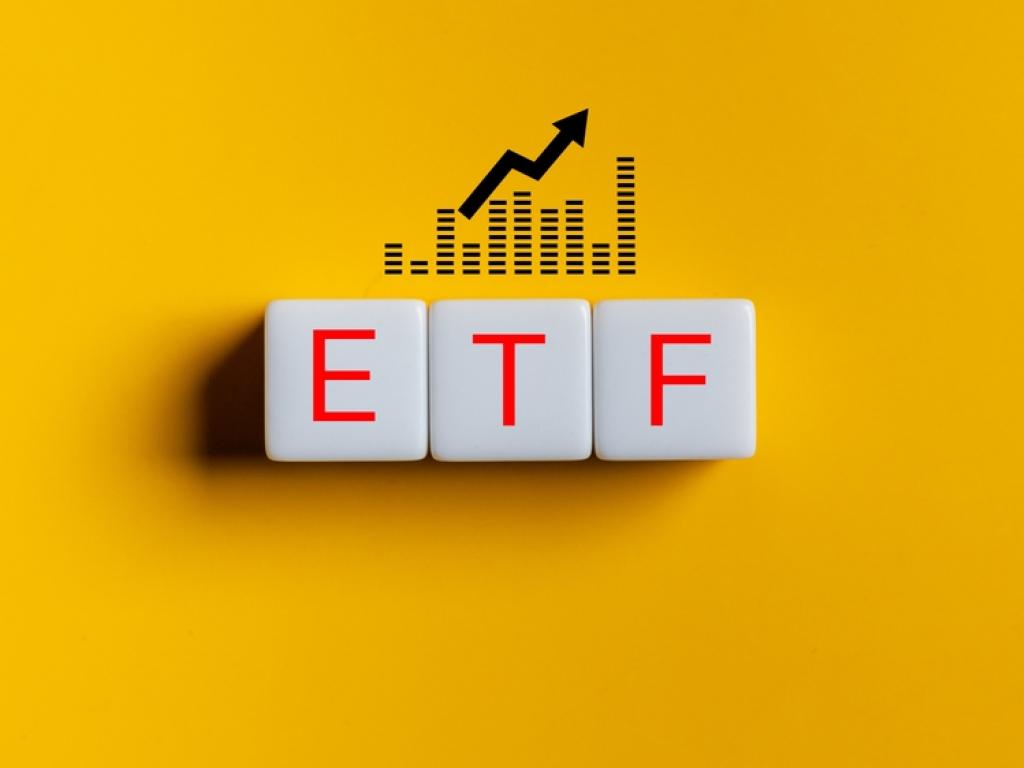 tariffs-inflation-and-tumbling-markets-these-5-etfs-thrived-amid-last-weeks-chaos 