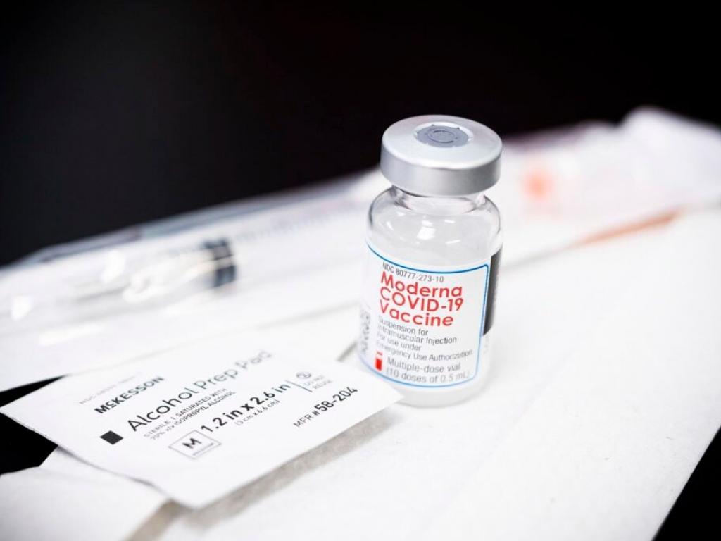  moderna-novavax-shares-are-tumbling-monday-whats-going-on 