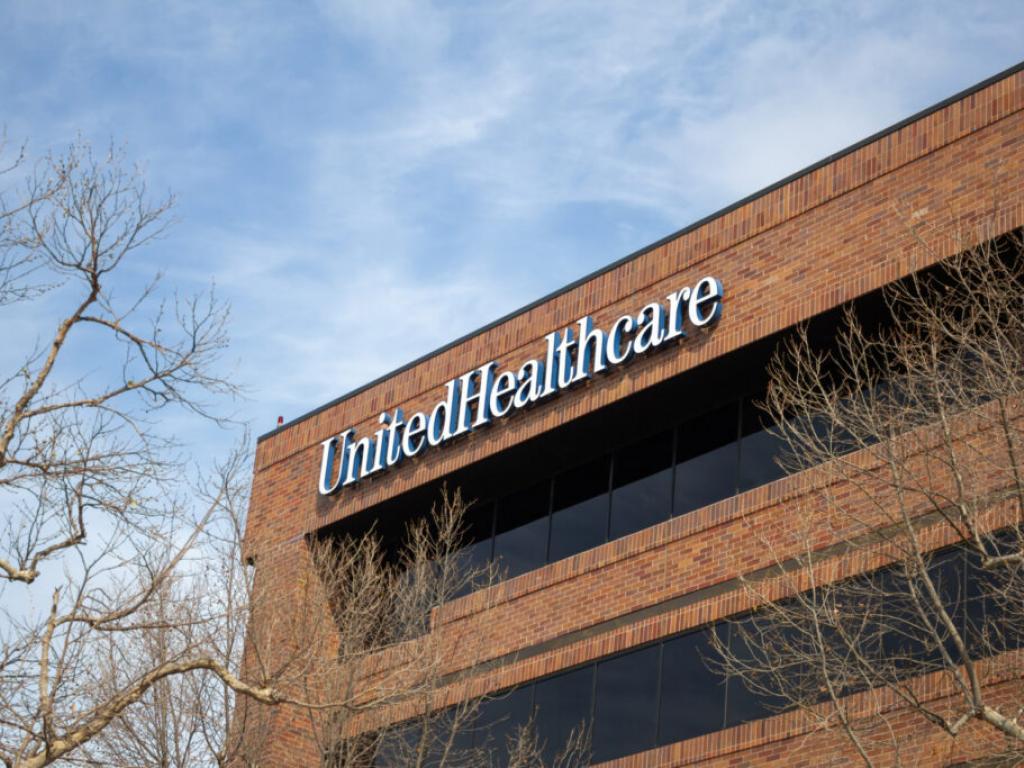  etf-shake-up-unhs-meltdown-meets-llys-moonshot 