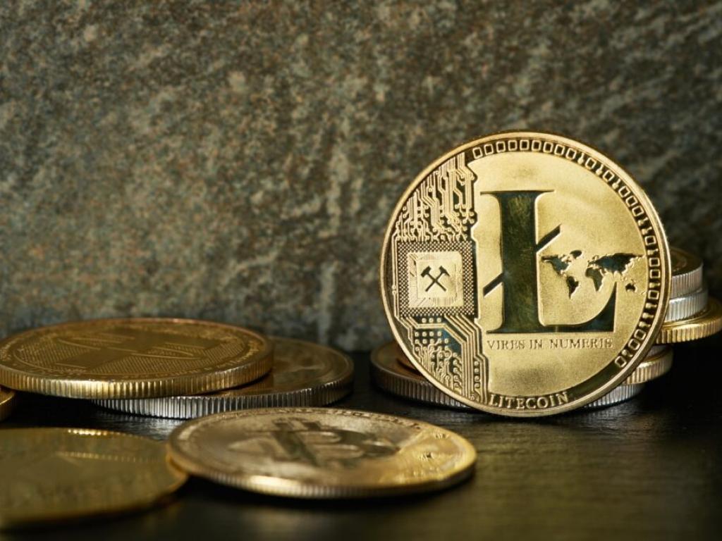  litecoin-defies-bitcoin-ethereum-dip-ahead-of-sec-etf-decision-a-delay-is-more-likely-says-expert 