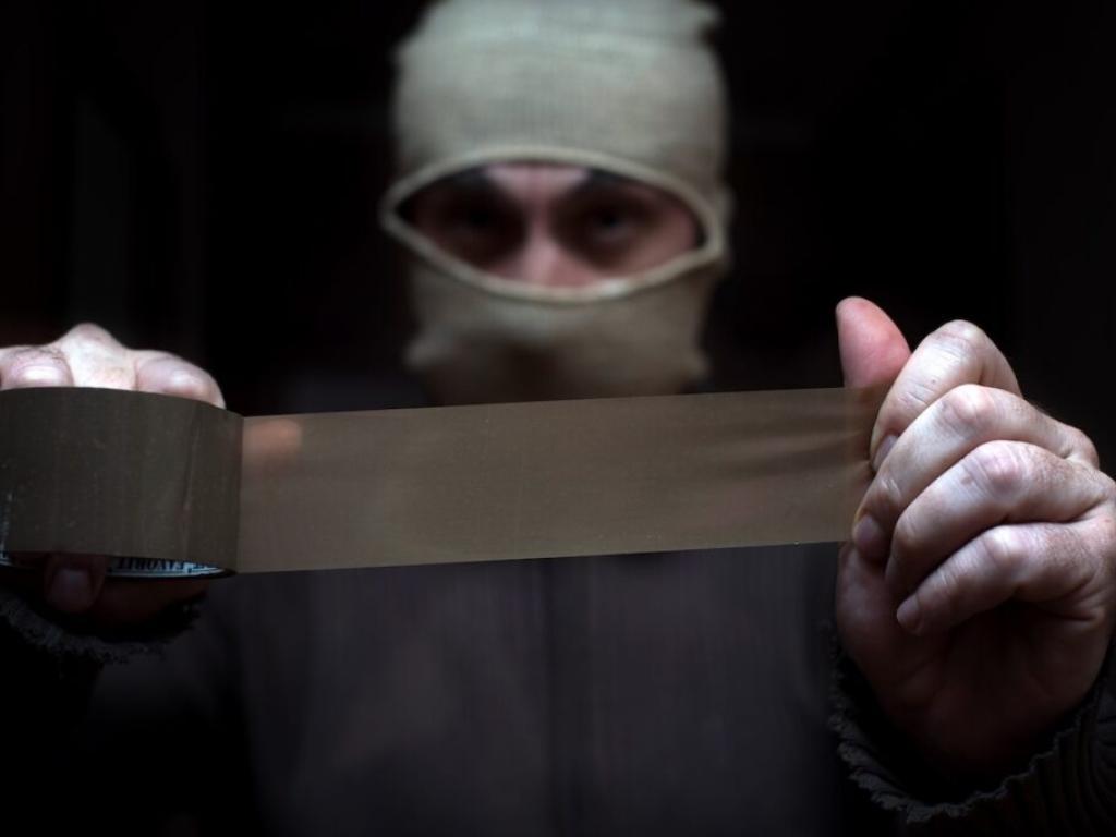 cryptocurrency-tycoons-daughter-escapes-kidnapping-attempt-viral-video-captures-terrifying-ordeal 