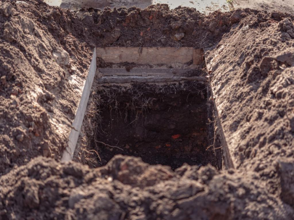  are-etfs-digging-the-grave-of-traditional-mutual-funds-2-trillion-outflows-say-so 