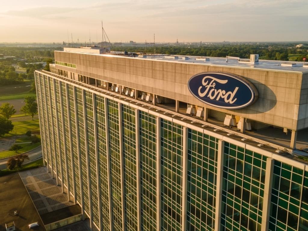  forget-robotaxis---ford-just-drove-straight-into-teslas-valuation-problem 