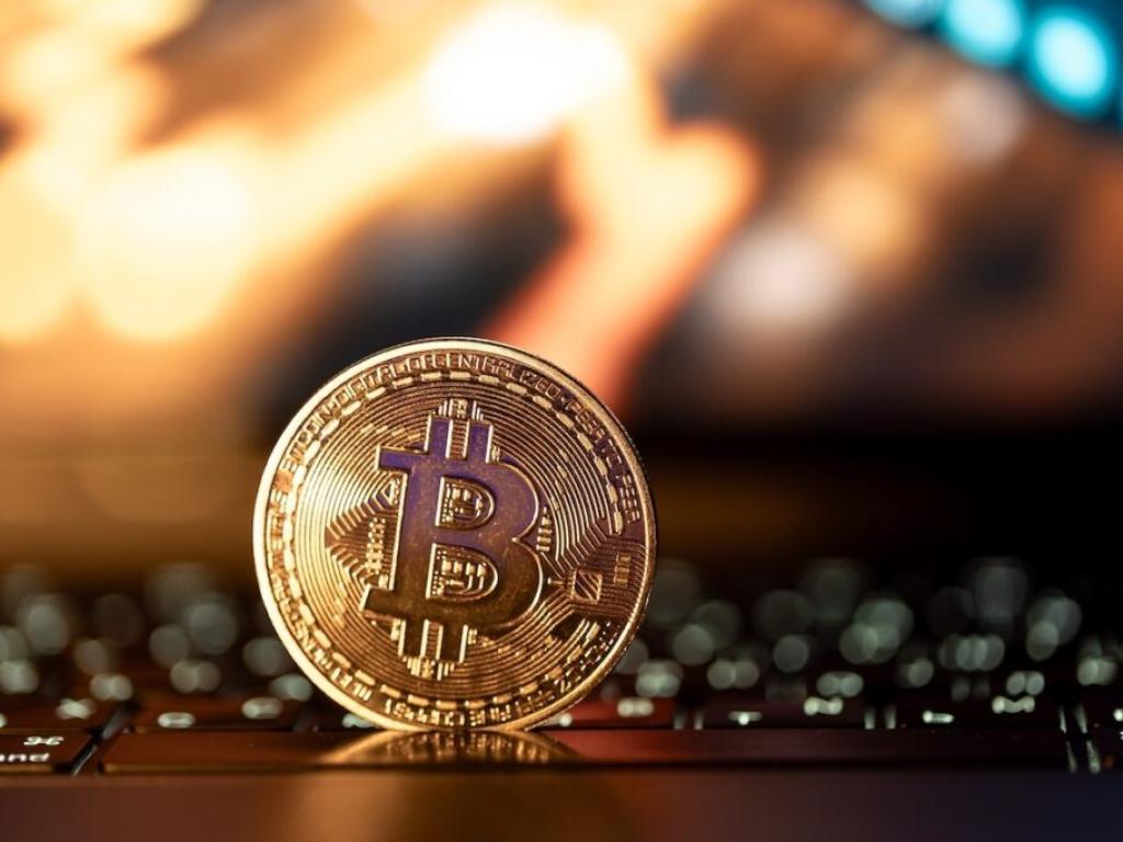  bitcoin-ethereum-xrp-dogecoin-trade-sideways-as-trading-volume-decreases 
