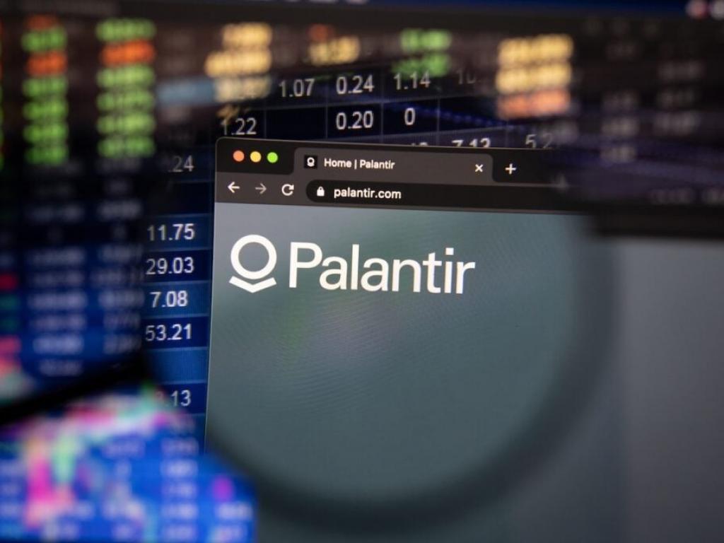 consumer-tech-news-august-18august-22-powell-turns-dovish-as-walmart-target-earnings-steer-sentiment-while-ai-hangover-hits-palantir 