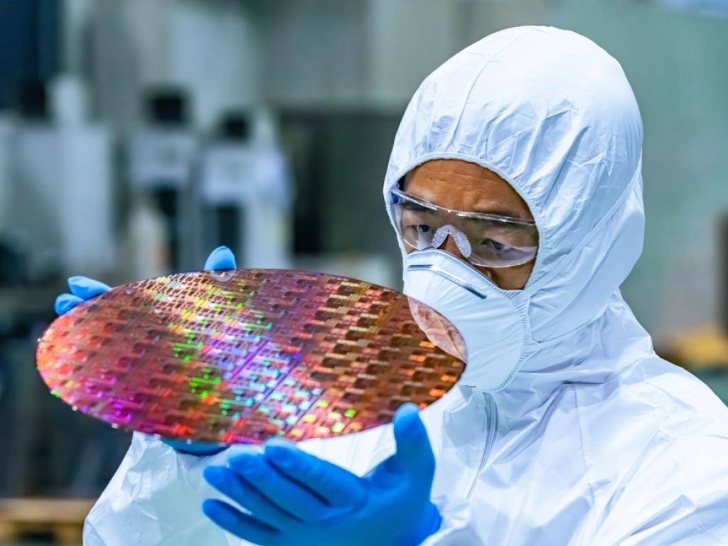  photronics-sees-bright-outlook-as-ceo-emphasizes-focus-on-efficiency-and-growth 